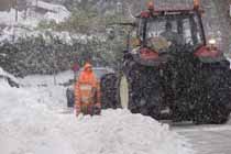 Belluno in tilt per la neve. Disagi generali sulla viabilità e turisti impreparati ad affrontare le strade innevate. Una settantina gli interventi dei vigili del fuoco, e ospedali invasi.